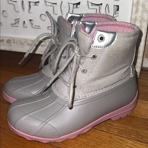 Gently used. Size 2. Girls Port Boot Sperry.